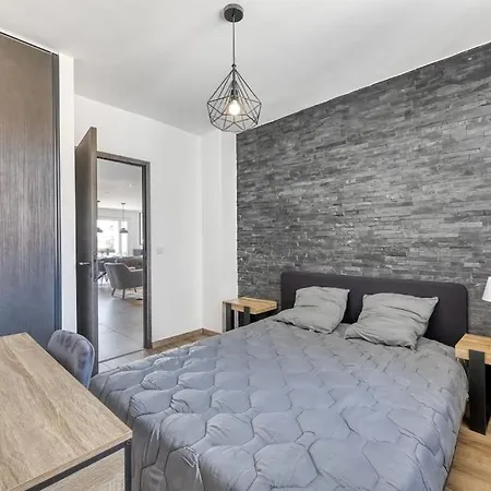 Zenbnb / Mont-blanc N°1 / Colocation / Tram 17 *